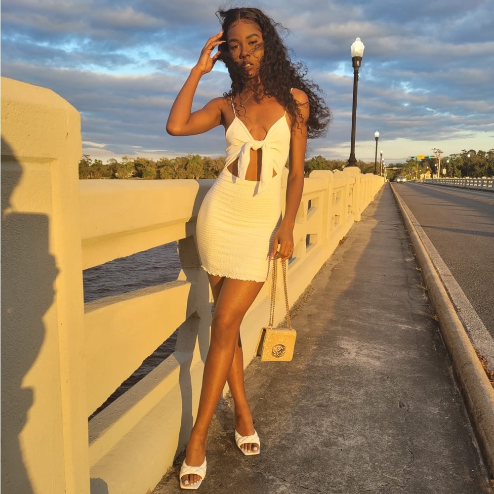 ‼️ $6.25 when you bundle 4 dresses for $25 ‼️🛑☄️White Mini Dress 🤍